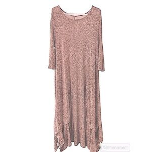 Love In maxi pull over sweater knit dress, soft. 3/4 sleeves. Beautiful hemline.